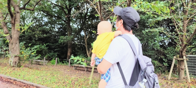 大柄なパパにもおすすめ！パパ専用のクロス抱っこひもがママの負担を軽くする | 1歳男児ママwataの子育てEnjoyブログ